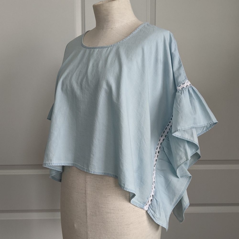 BCBGeneration Top Cropped Ruffled Short Sleeve White Eyelet Chambray Blue L NWT - Picture 4 of 16